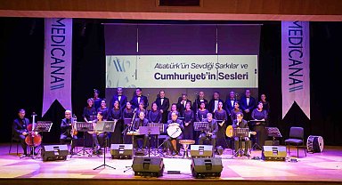 Sağlık çalışanlarının kurduğu koro izleyicilerden tam not aldı