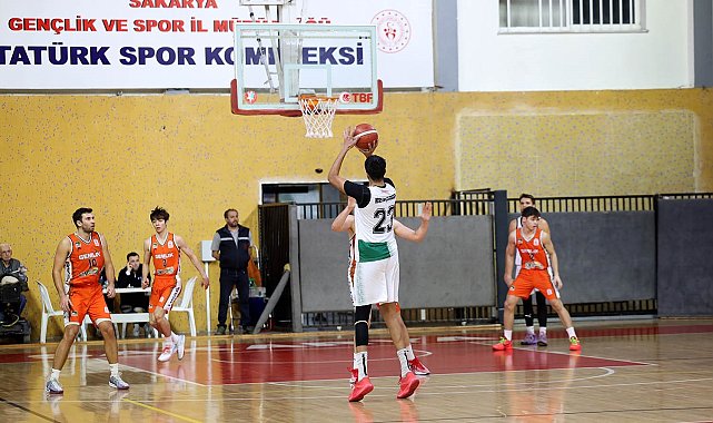 Sakarya Büyükşehir Basket takımı Konya'ya konuk oluyor