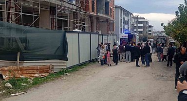 Sakarya'da inşaat iskelesinden düşen işçi ağır yaralandı