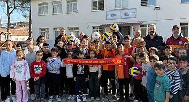 Salihli'deki Galatasaray taraftarlarından okula spor malzemesi desteği