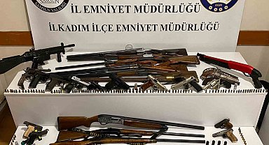 Samsun'da 2 evde çok sayıda silah ele geçirildi