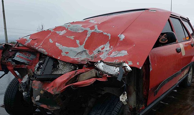 Samsun'da kamyon ile otomobil çarpıştı: 2 yaralı