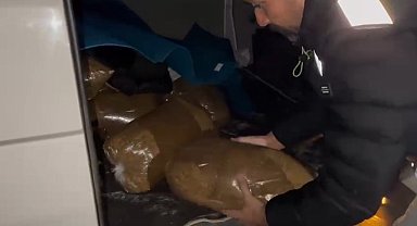 Samsun'da polisin arama yaptığı araçta 475 kilogram kaçak tütün ele geçirildi