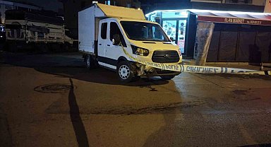 Sancaktepe'de iş yerini kurşunladılar, otomobil ile kaçarken sokaktaki araçlara çarptılar