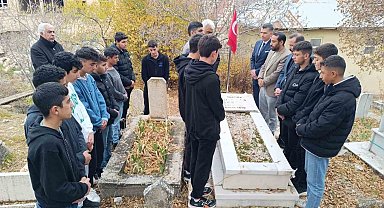 Şehit öğretmen Yaşar Uytun, kabri başında anıldı
