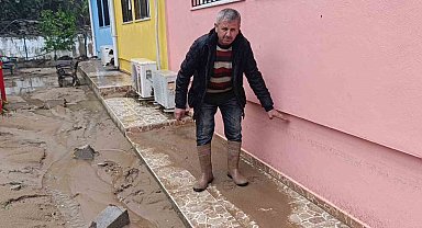 Sel suları istinat duvarını yıktı, ilköğretim okulu sele teslim oldu