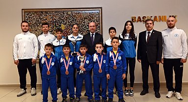 Selçuklu'nun başarılı sporcuları Başkan Pekyatırmacı'yı ziyaret etti