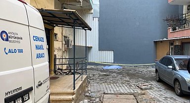 Serik'te 53 yaşındaki kadın sokakta ölü bulundu