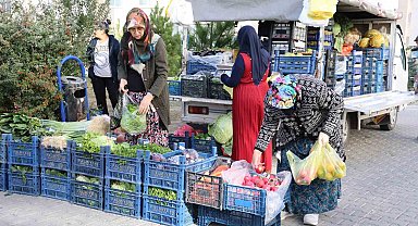 Seyyar manav ve fırın sayesinde ihtiyaçlarını karşılıyorlar