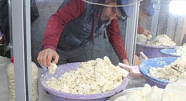 Siirt'te kışlık peynir satışa çıktı