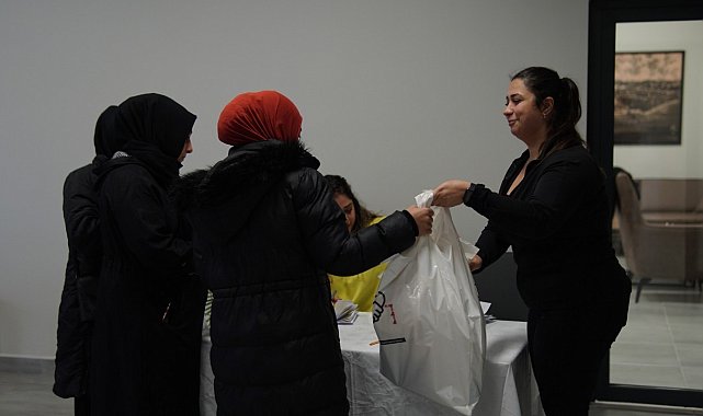 Silivri Belediyesi'nden 600 çocuğa kışlık mont ve bot desteği