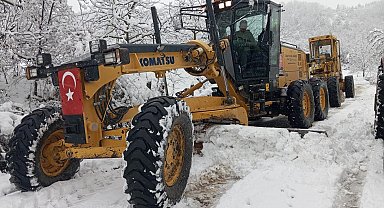 Sinop'ta 81 köy yolu kar yağışı nedeniyle ulaşıma kapandı