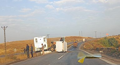 Şırnak'ta tır devrildi: 1 yaralı