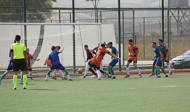 Sivas'ta kar yağışı amatör maçları erteledi
