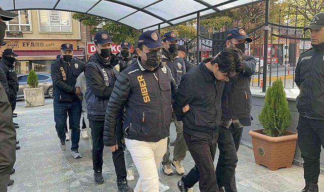 Sosyal medya üzerinden kazanç vaadiyle dolandırıcılık yapan 5 şüpheliden 4'ü tutuklandı