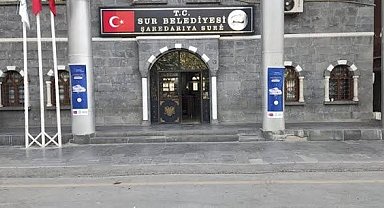Sur Belediyesi, tasarruf tedbirlerine aykırı olarak lüks araç kiraladı