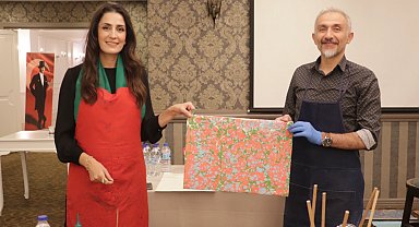 TAD Bursa Şubesi'nde annelere ebru sanatı anlatıldı