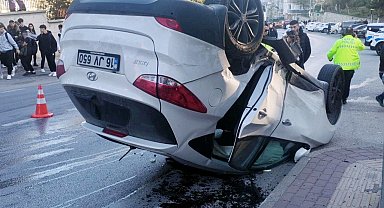 Takla atan otomobilden sağ kurtuldular