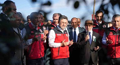 Tarım ve Orman Bakanı Yumaklı Kilis'te zeytin hasadına katıldı
