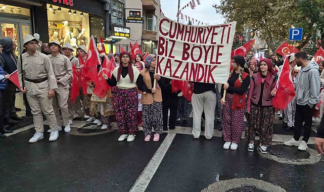Tekirdağ'da kurtuluşun 102. yılında coşkulu yürüyüş