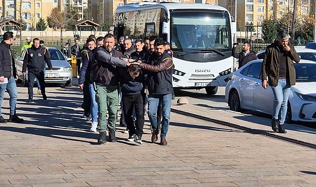 Teknik direktör cinayetinde 13 zanlı adliyede