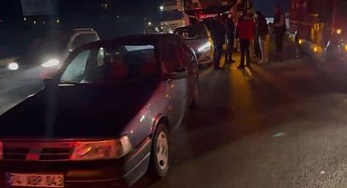 TEM'de zincirleme kaza: 2 tır ile 2 otomobil birbirine girdi