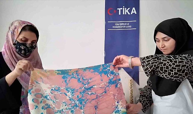 TİKA, Herat'ta kadınlara ebru sanatı eğitim atölyesi kurdu