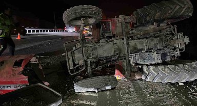 Tırın çarptığı traktör devrildi: 2 yaralı