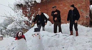 Tokat'ta kar yağışı halayla kutlandı