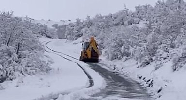 Tunceli'de bin 446 kilometrelik yolda karla mücadele
