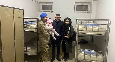 Tunceli'de karda mahsur kalanları Mehmetçik misafir etti