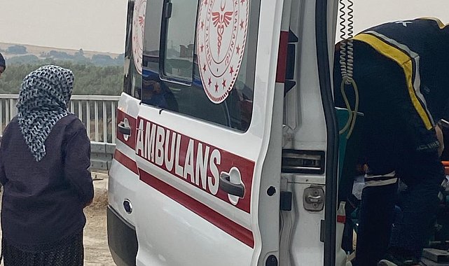 Turgutlu'da, devrilen traktörün altında kalan sürücü yaralandı