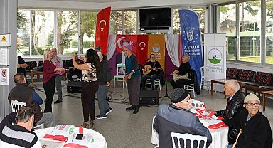 Türk Sanat Müziği Korosu, huzurevi sakinleri için söyledi