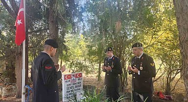 Türkiye'nin ilk şehit öğretmeni mezarı başında anıldı