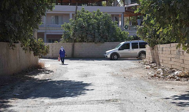 Türkoğlu ilçesinde vatandaşlar bozuk yollardan şikayetçi