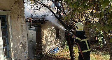 Ula'da metruk bina yangını