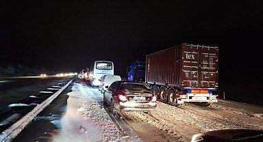 Ulaşıma kapanan D-100 karayolu 7 saat sonra açıldı