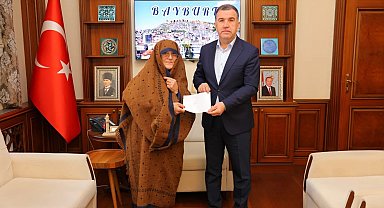 Umre için biriktirdiği parayı bağışladı