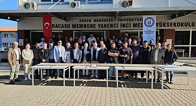 Üniversite heyecanı yaşayan gençlere 6 buçuk metrelik pideyle 'hoş geldiniz' dediler