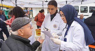 Üniversite öğrencileri halkın şeker ve tansiyonunu ölçtü