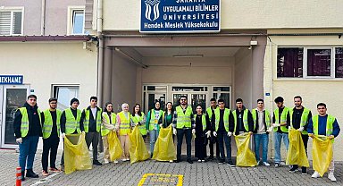 Üniversiteli öğrencilerden çevre temizliği