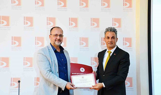 Üniversiteli öğrencilerine tarım hakkında bilgi verdi