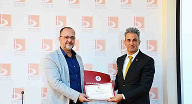 Üniversiteli öğrencilerine tarım hakkında bilgi verdi