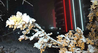 Uşak'ta mevsimin ilk karı yağdı