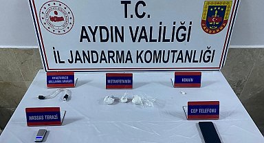 Uyuşturucu ile taksiye binen kadın, jandarmadan kaçamadı