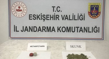 Uyuşturucu ticareti yapan 2 kişi jandarma ekiplerince yakalandı