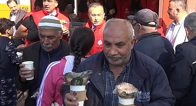 Vakıflardan tarihi Alaüddevle Cami cemaatine çorba ikramı