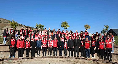 Vali Aydoğdu Kızılay'ın öğrencileriyle bir araya geldi