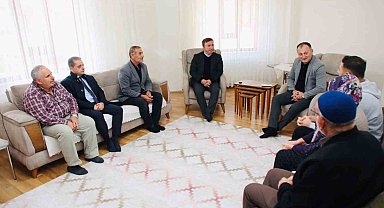 Vali Aydoğdu, Konya'da bıçaklı saldırıda yaralanan Erzincanlı polisi ziyaret etti