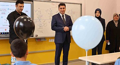 Vali Aygöl, İnhisar ilçesinde öğrencilere ders anlattı